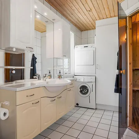 3 Bedroom Awesome In بيت للعطل *