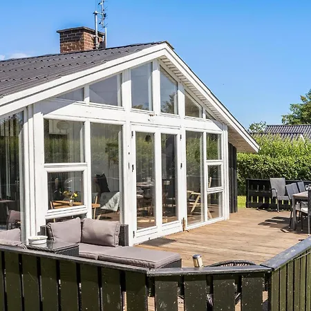 3 Bedroom Awesome In بيت للعطل